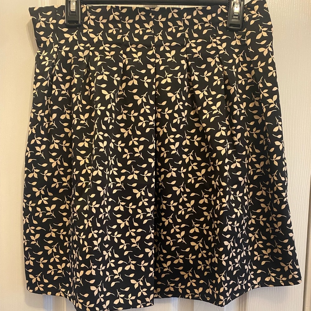 NWT Petite Large pull on LOFT skirt with pleated detail in the front.